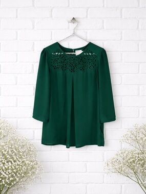 Anthropologie HD in Paris Dara Tee Laser Cut Blouse in Green Size 0